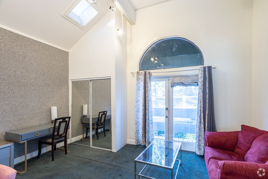 More Photos Of 760 Las Posas Rd, Camarillo Loft Creative Space For Sale