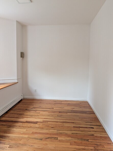 More Photos Of 4028 82nd St, Elmhurst Office For Lease