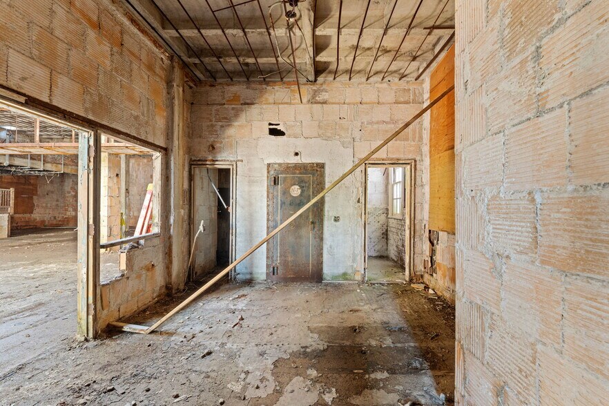 More Photos Of 1190 Main St, West Warwick Loft Creative Space For Sale