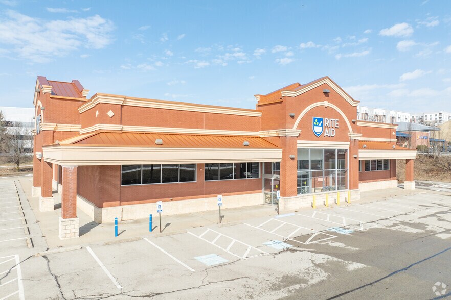 Primary Photo Of 100 Seven Fields Blvd, Mars Drugstore For Lease