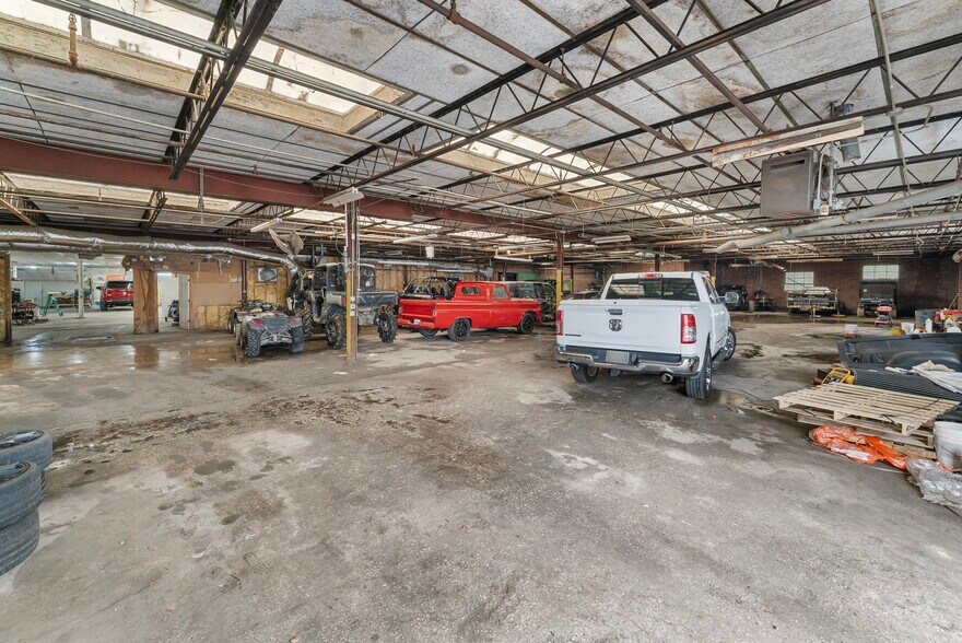 More Photos Of 580 Sw Broad St, Jesup Light Manufacturing For Sale