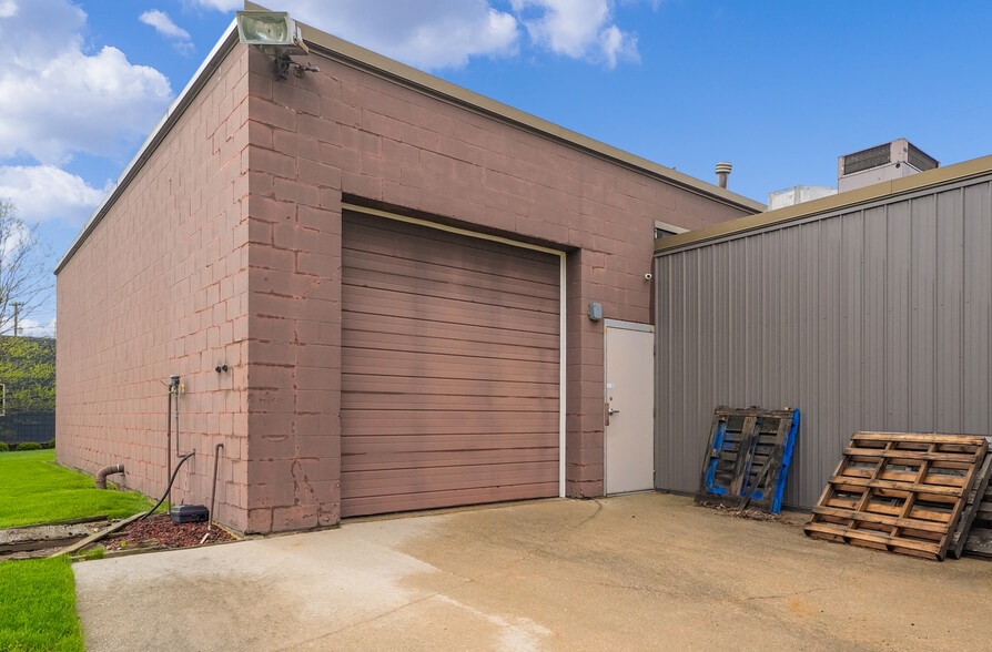 More Photos Of 4130 44th St SE, Grand Rapids Office For Sale