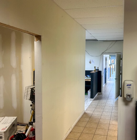 More Photos Of 1691-1699 N Bethlehem Pike, Hatfield General Retail For Lease