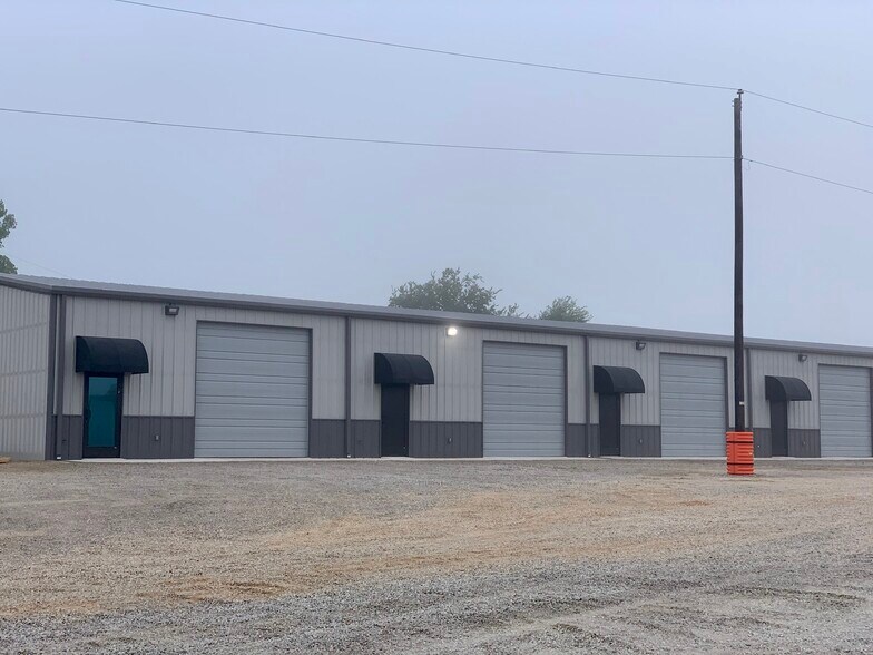 More Photos Of 1011 Upper Denton Rd, Weatherford Warehouse For Lease