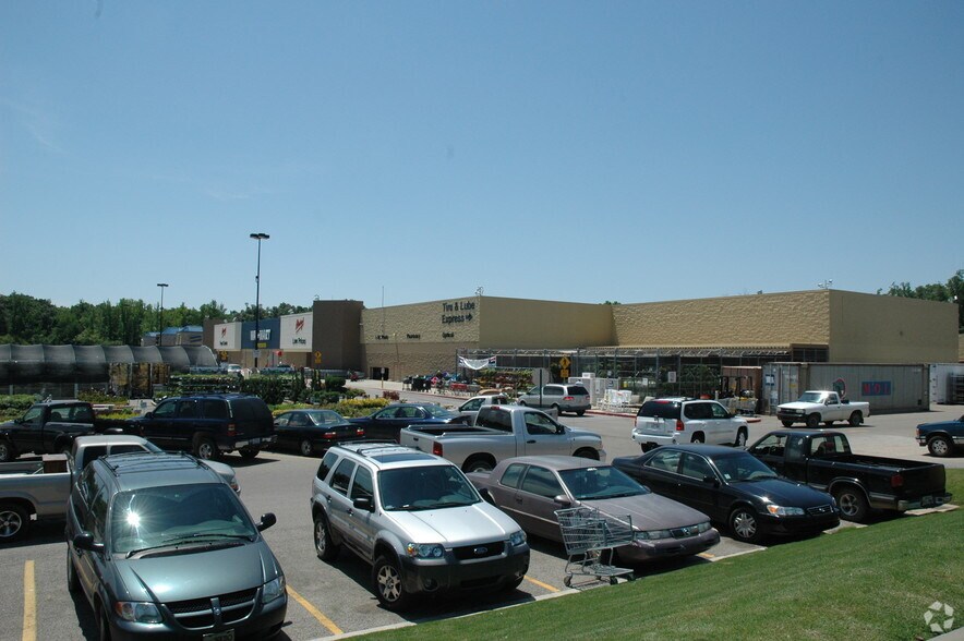 More Photos Of 1907-1911 W Parker Rd, Jonesboro General Retail For Lease