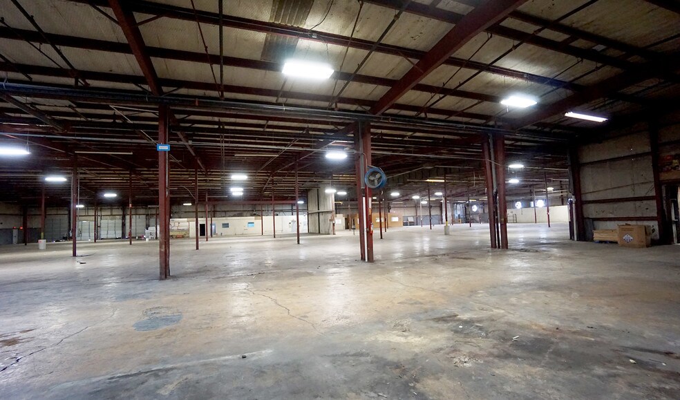 More Photos Of 601 W 2nd St, Taylor Warehouse For Lease