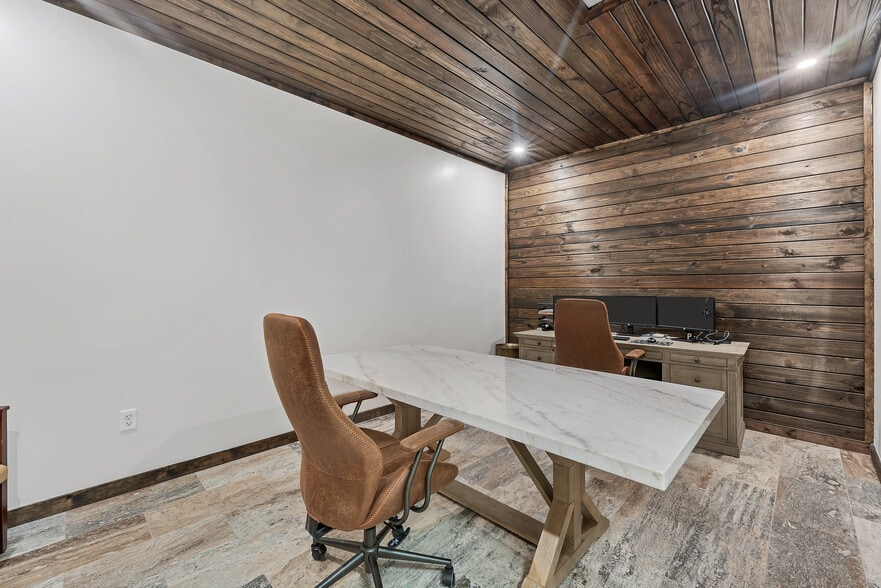 More Photos Of 1717 E 5th Ave, Tampa Warehouse For Sale