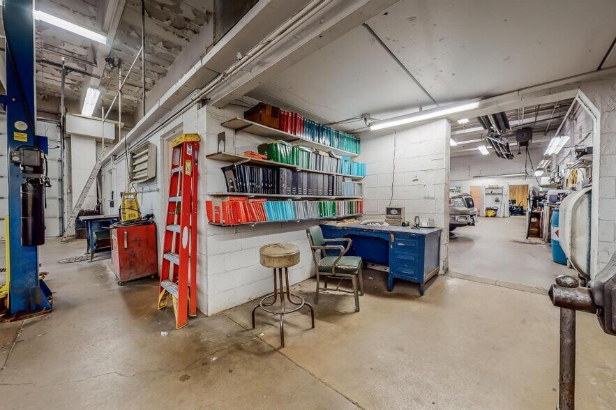 More Photos Of 206 N Highway Ave, Blooming Prairie Service For Sale