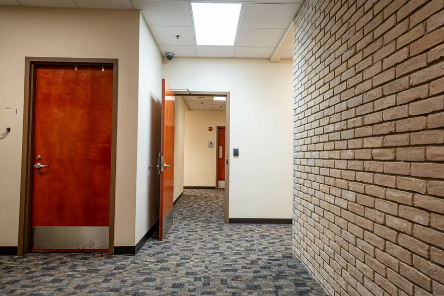More Photos Of 1121 E Austin, Harlingen Office For Lease