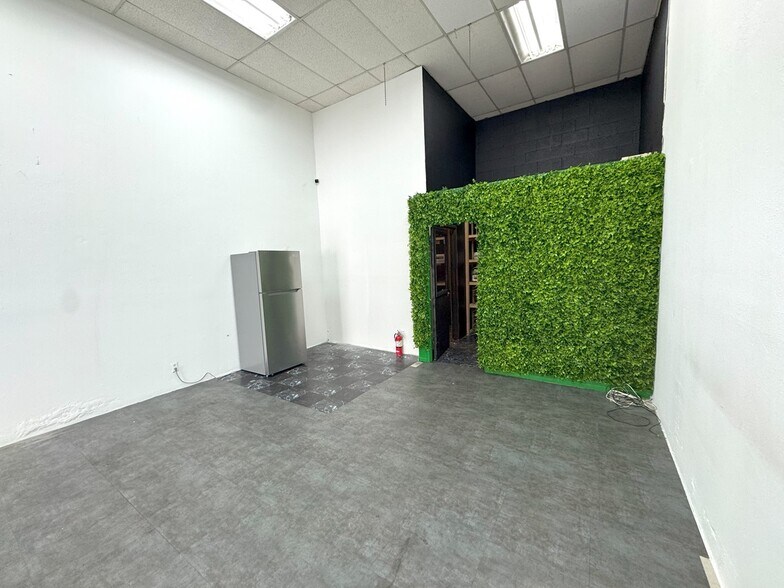 More Photos Of 1100-1106 S Los Angeles St, Los Angeles General Retail For Sale