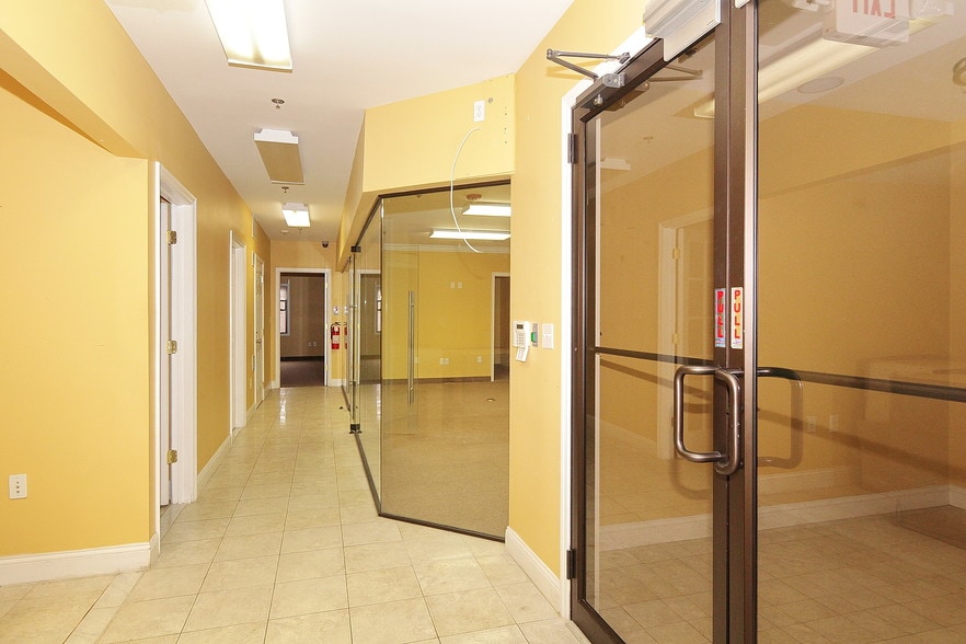 More Photos Of 180 Ferry St, Newark Storefront Retail Office For Lease