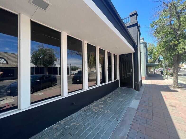 More Photos Of 145-147 N K St, Tulare Office For Sale