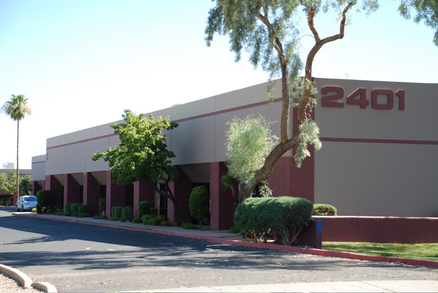 More Photos Of 2501 W Behrend Dr, Phoenix Warehouse For Lease