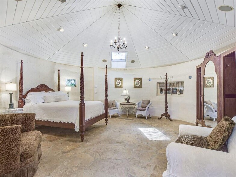 More Photos Of 251 Circle Dr, Wimberley Hospitality For Sale