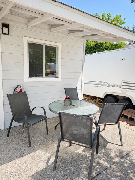 More Photos Of 427 N 15th St, Cottonwood Trailer Camper Park For Sale