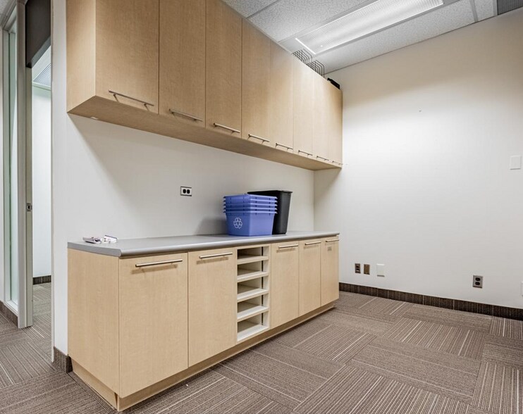 More Photos Of 2180 Meadowvale Blvd, Mississauga Office For Lease