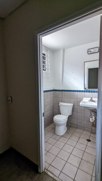 More Photos Of 94-478 Ukee St, Waipahu Service For Lease