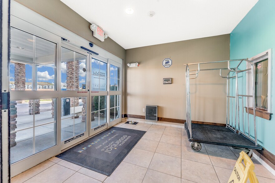 More Photos Of 20 Southland Dr, Fairmont Hotel For Sale