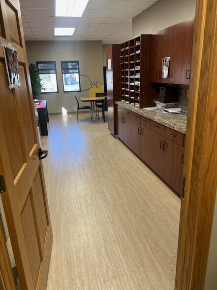 More Photos Of 121 Saint Andrews Ct, Mankato Medical For Lease