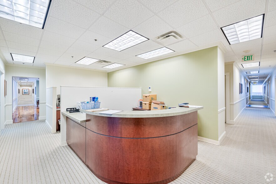 More Photos Of 200 W Forsyth St, Jacksonville Office For Lease