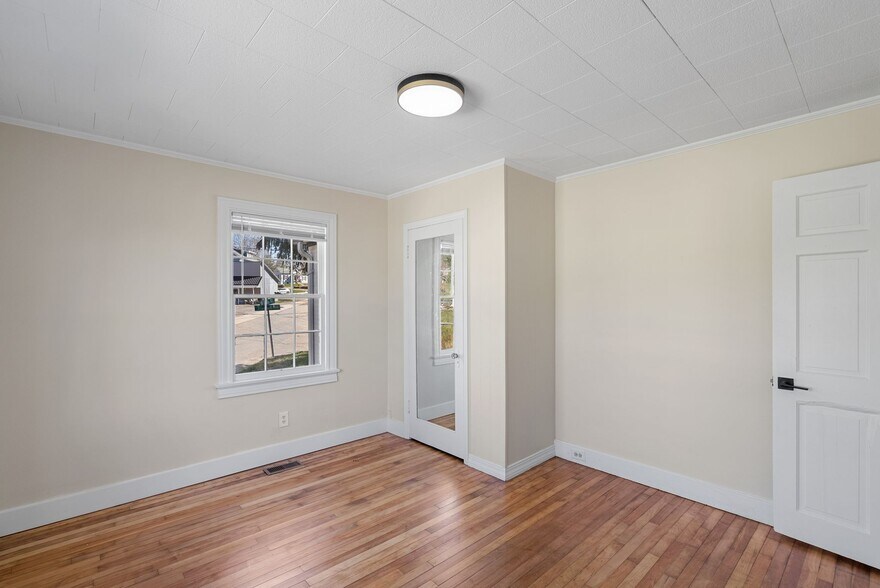 More Photos Of 720 Main st, Canton Bank For Lease
