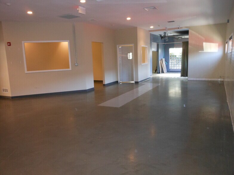 More Photos Of 643 Massachusetts Ave, Indianapolis Storefront For Lease