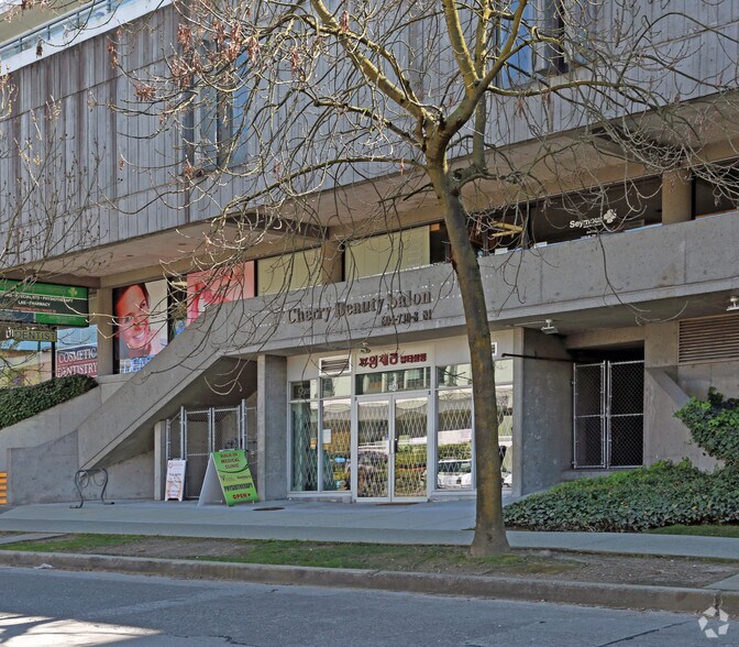 More Photos Of 1530-1538 7th Ave W, Vancouver Office For Lease