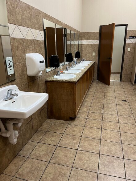 More Photos Of 5805 Highway 271, Fort Smith Freestanding For Sale