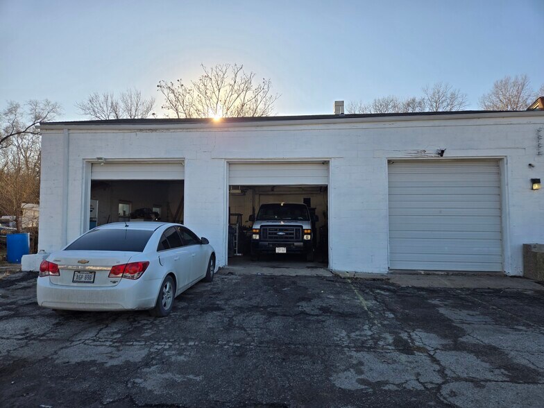 More Photos Of 6720 Railroad Ave, Omaha Warehouse For Sale