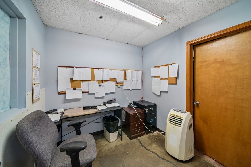 More Photos Of 30W270 Butterfield Rd, Warrenville Light Distribution For Sale