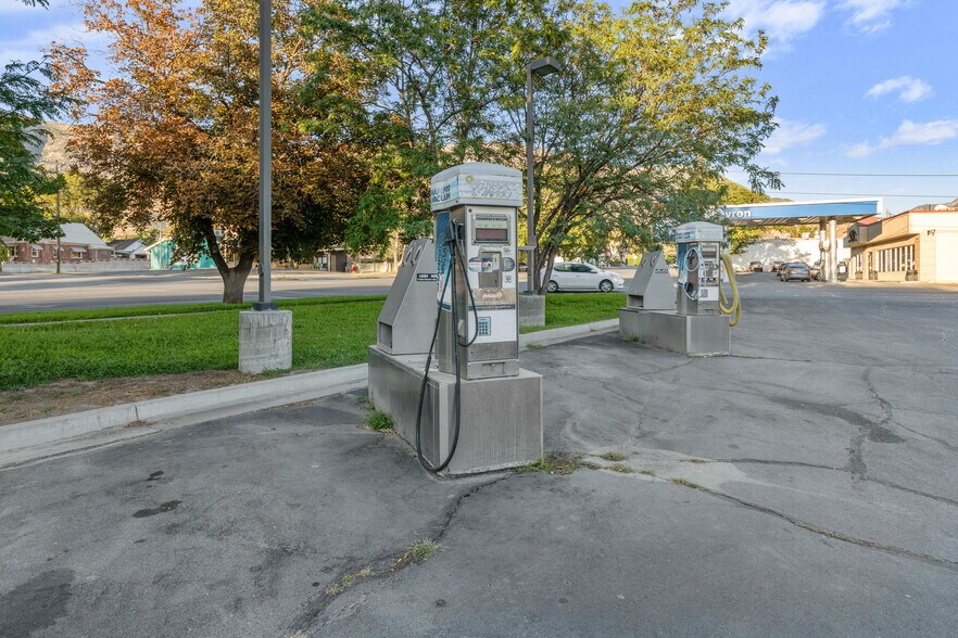 More Photos Of 125 W Center St, Pleasant Grove Specialty For Sale