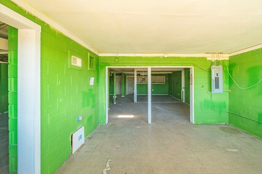 More Photos Of 216 E MLK Jr St, Odessa General Retail For Sale