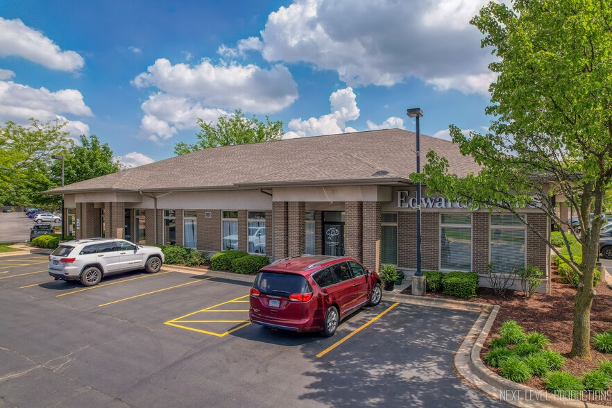 More Photos Of 608 E Veterans Pky, Yorkville Medical For Lease