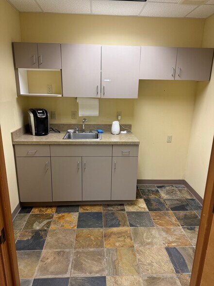 More Photos Of 130 S 15th St, Mount Vernon Medical For Lease