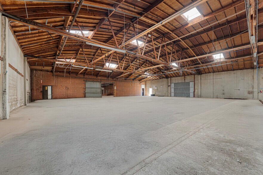 More Photos Of 15610 S Main St, Gardena Distribution For Sale
