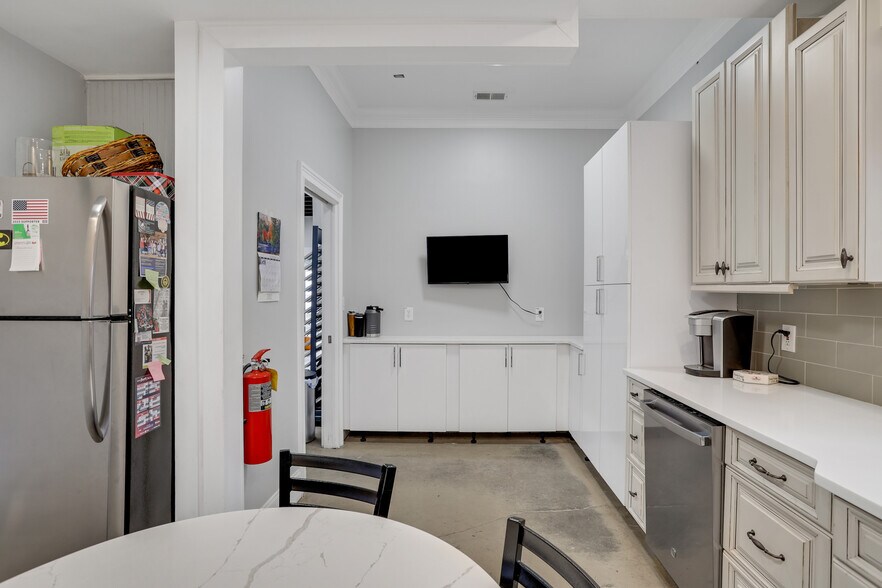 More Photos Of 1385 English St NW, Atlanta Warehouse For Sale