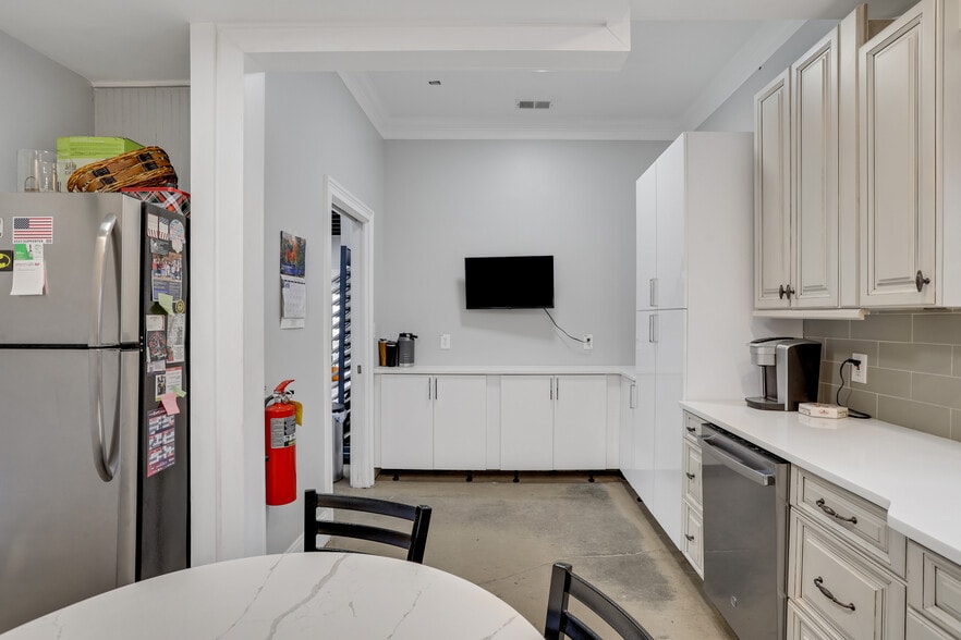 More Photos Of 1385 English St NW, Atlanta Warehouse For Sale