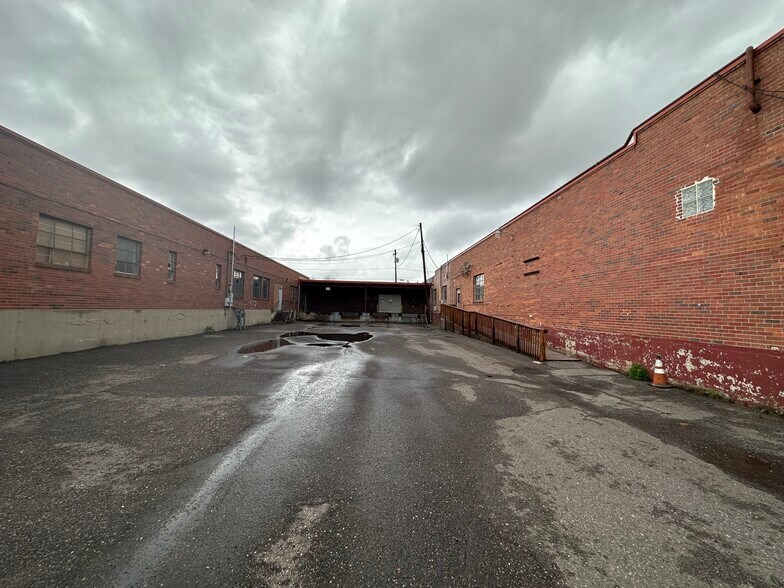 More Photos Of 4959 Colorado Blvd, Denver Warehouse For Lease