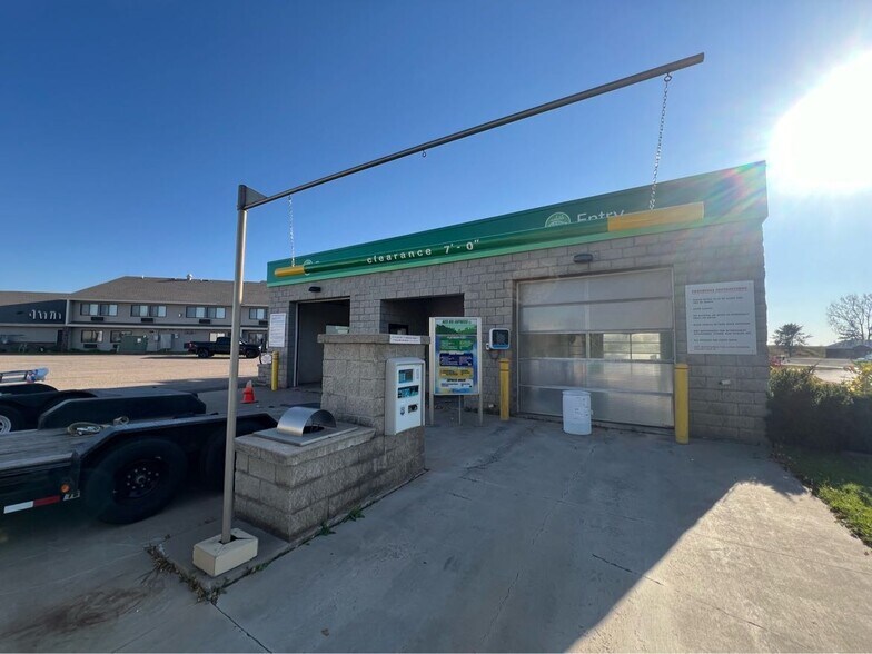 More Photos Of 101 W Hill St, Thorp Service Station For Lease