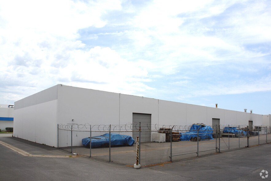 More Photos Of 12075-12103 Clark St, Santa Fe Springs Warehouse For Lease