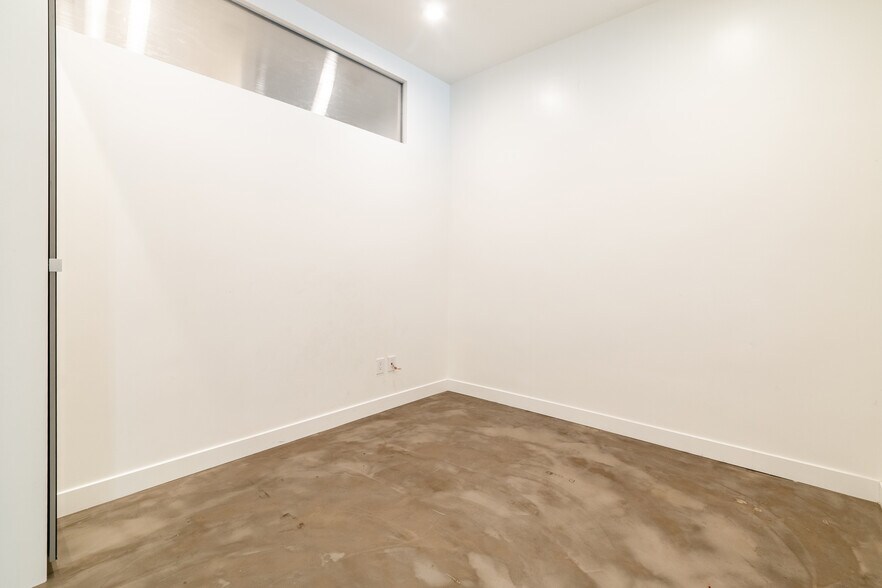 More Photos Of 5655 E Beverly Blvd, Los Angeles General Retail For Lease