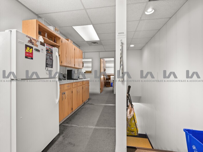 More Photos Of 13415 Comber Way, Surrey Manufacturing For Sale