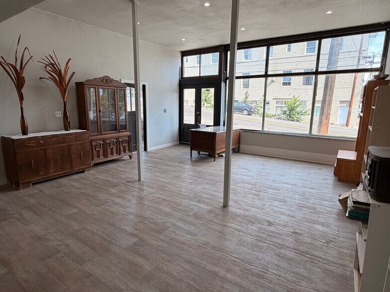 More Photos Of 1005 1st St, Moro Freestanding For Sale