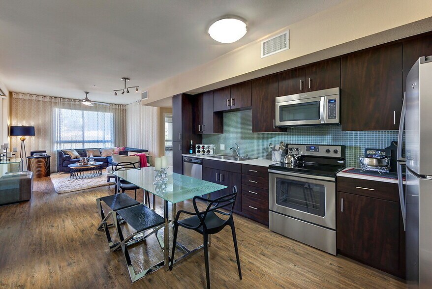 More Photos Of 5200 Wilshire Blvd, Los Angeles Apartments For Lease