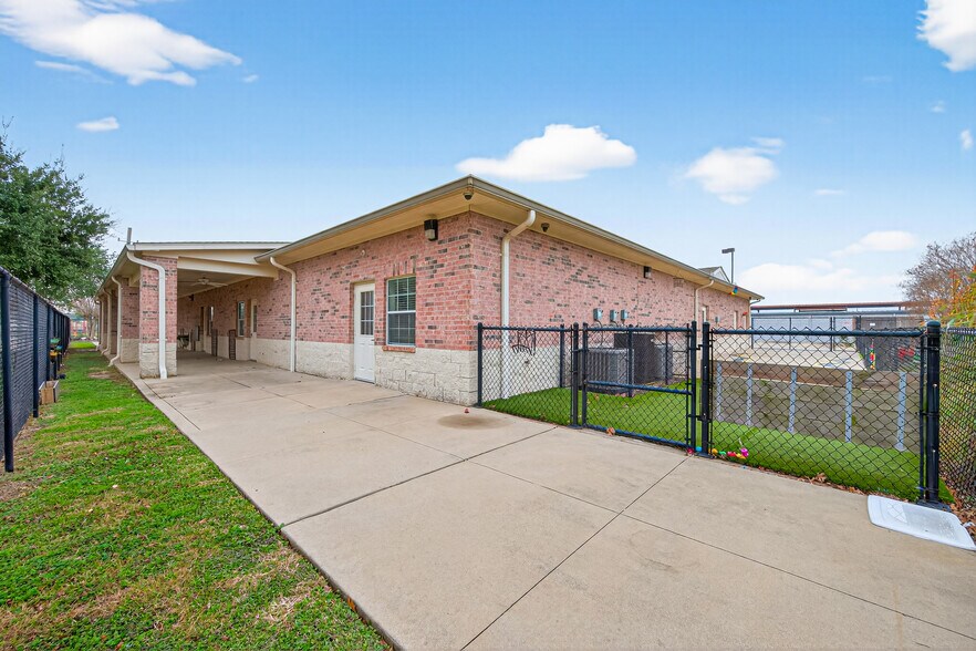 More Photos Of 8525 Queenston Blvd, Houston Freestanding For Sale