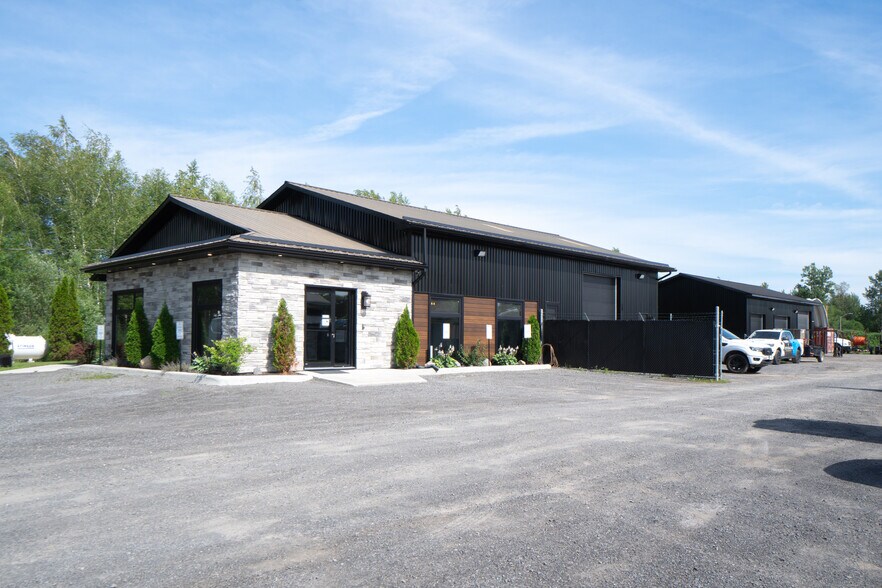 More Photos Of 00 Indcum Rd, Navan Showroom For Sale