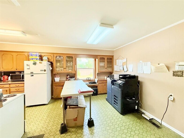 More Photos Of 2802 W Main St, Russellville Office For Sale