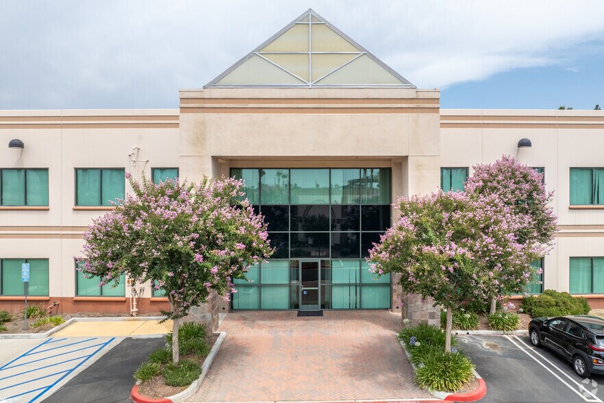 More Photos Of 1955 Chicago Ave, Riverside Office For Lease