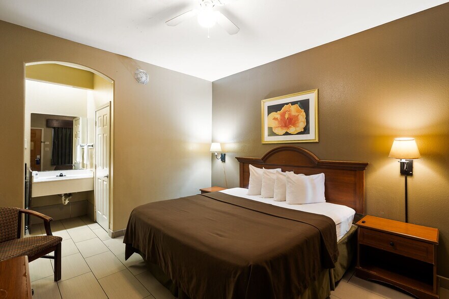 More Photos Of 1010 W Houston Ave, McAllen Hotel For Sale