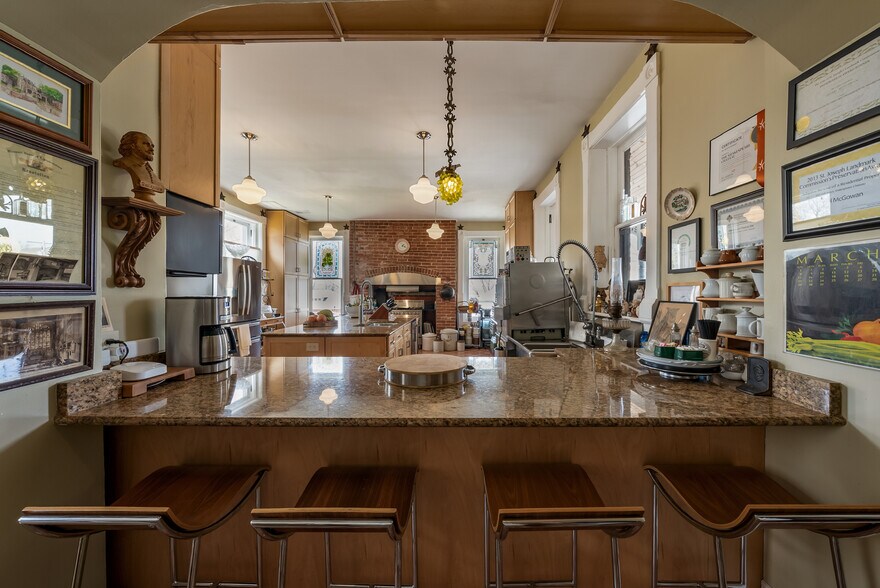 More Photos Of 809 Hall St, Saint Joseph Hospitality For Sale